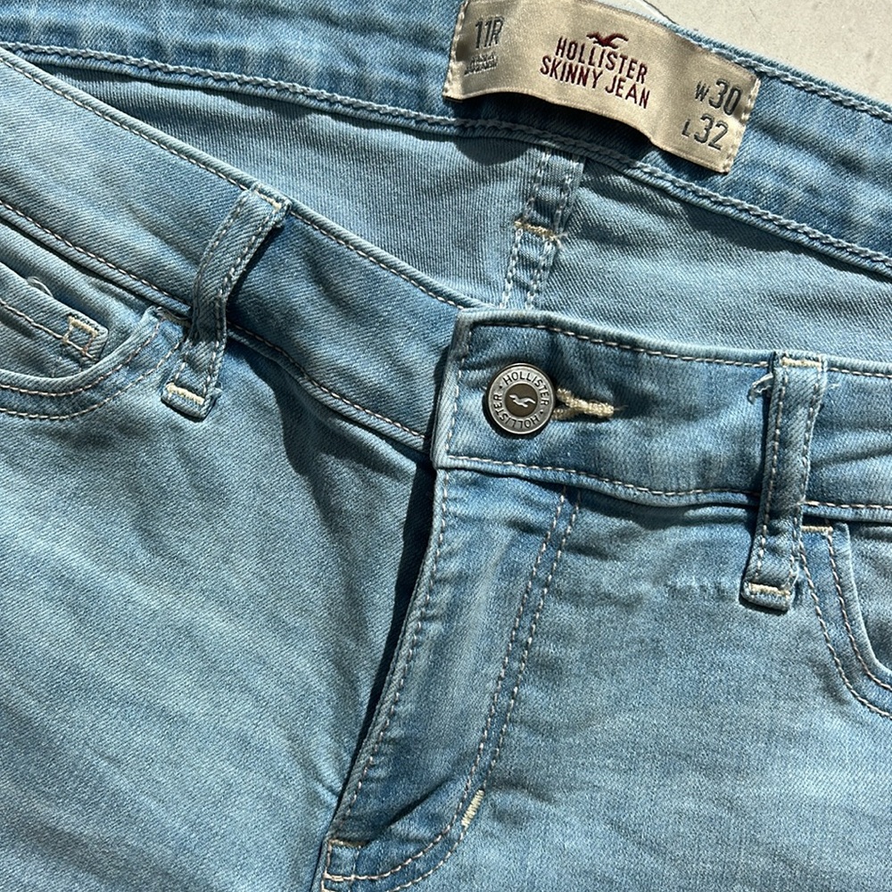 Hollister Women's Skinny Straight Leg Jeans in Light Blue - Picture 2 of 3